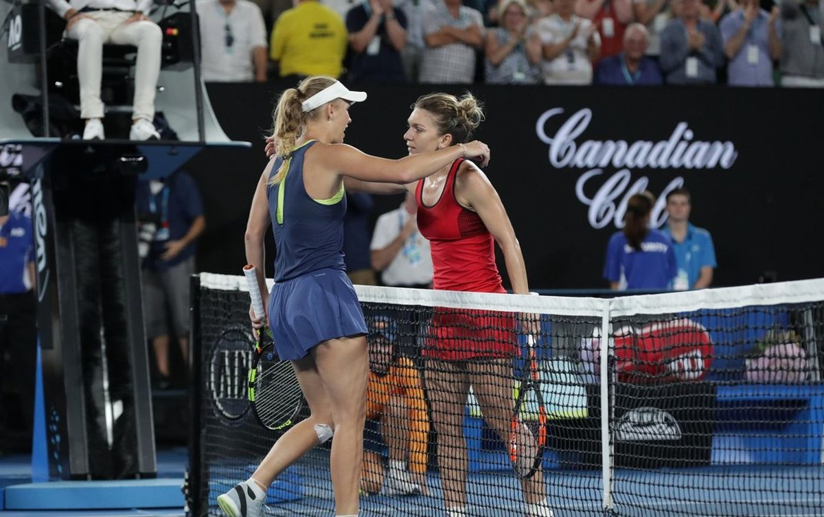 Caroline Wozniacki o susţine pe Simona Halep după verdictul devastator