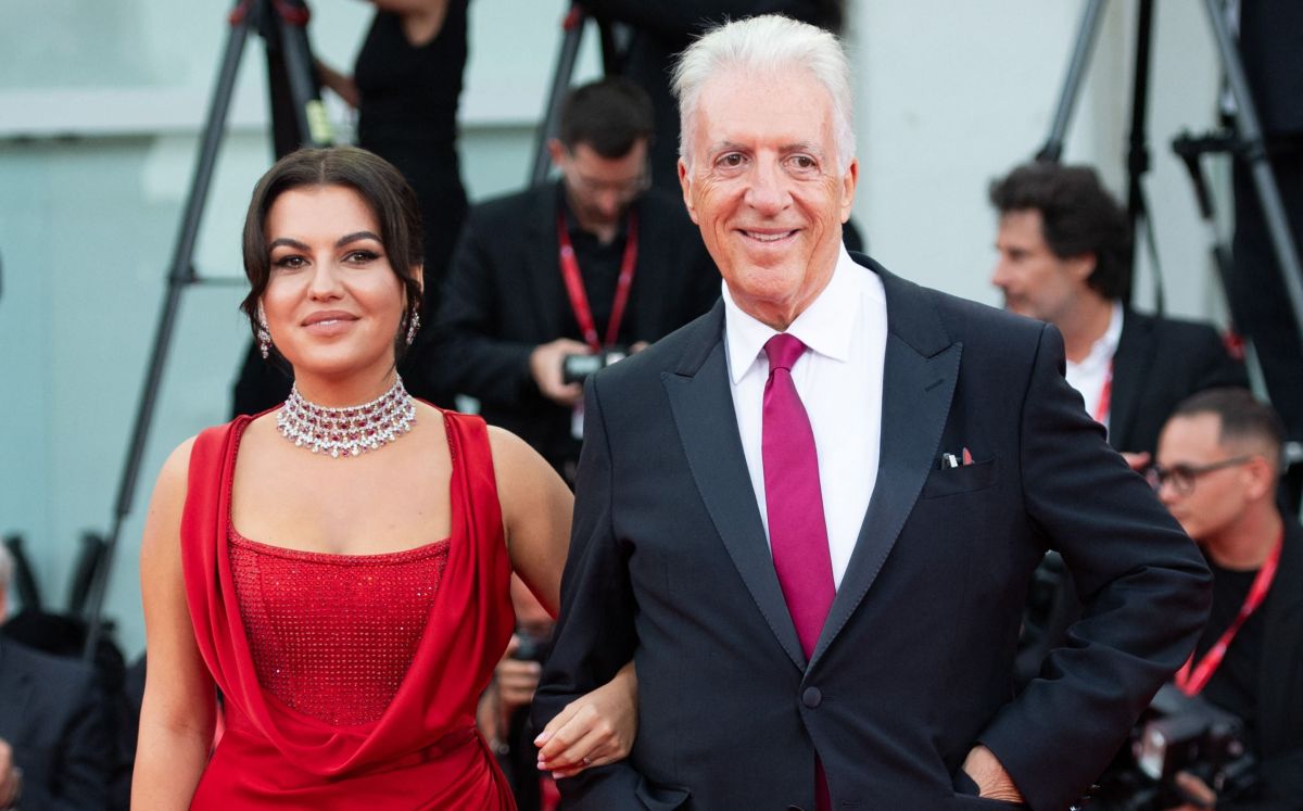 Românca măritată cu Piero Ferrari a făcut senzaţie pe covorul roşu la Festivalul de la Veneţia