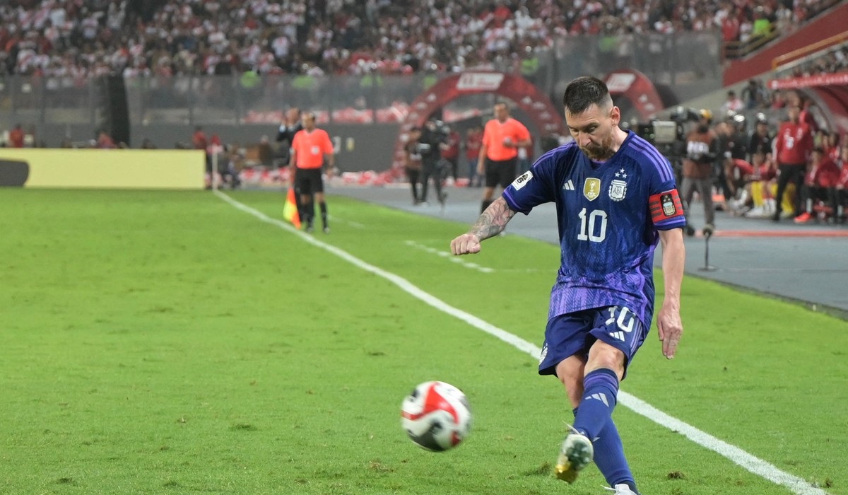 Lionel Messi, dublă” superbă în Peru - Argentina 0-2