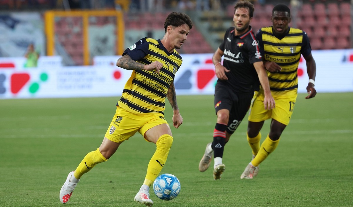 Dennis Man, în topul celor mai buni atacanţi din Serie B! Internaţionalul român traversează o formă de vis la Parma