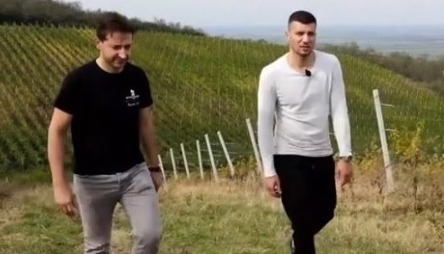 Din ce face bani milionarul român de 32 de ani care construieşte un castel în România