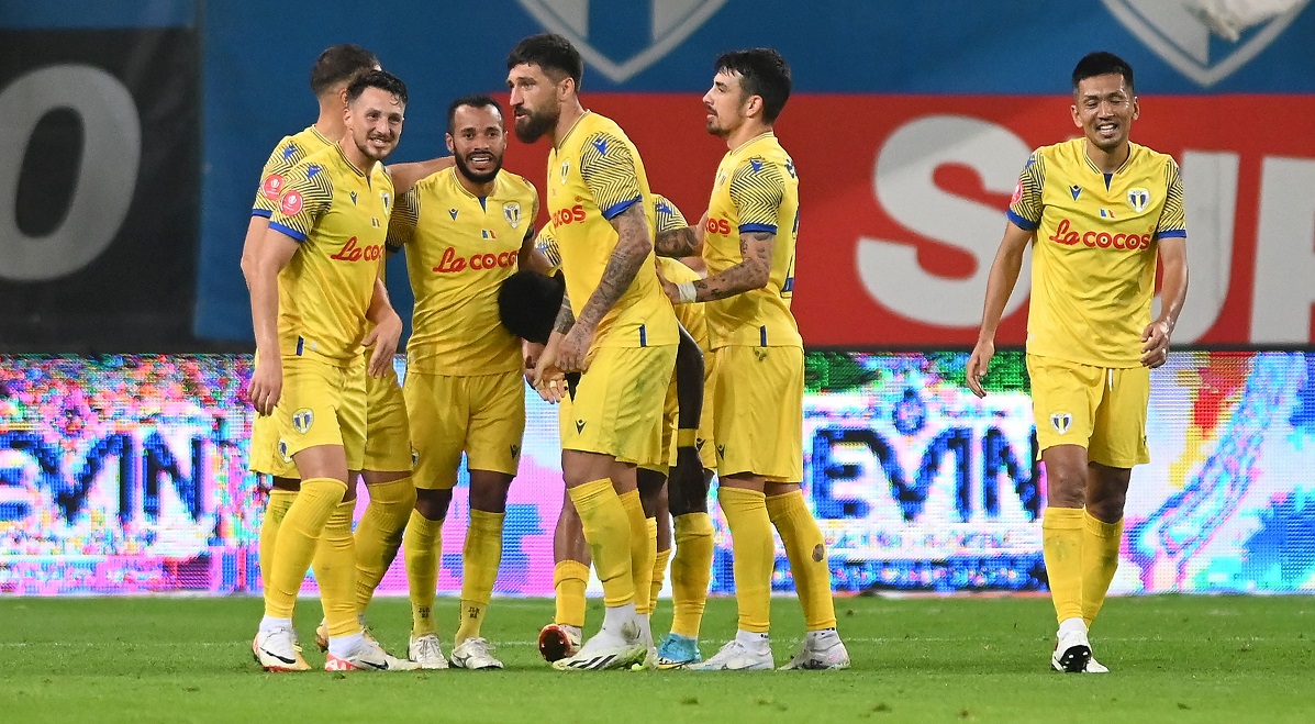 Petrolul a învins-o pe Chindia cu 2-0 şi e aproape în sferturile Cupei României