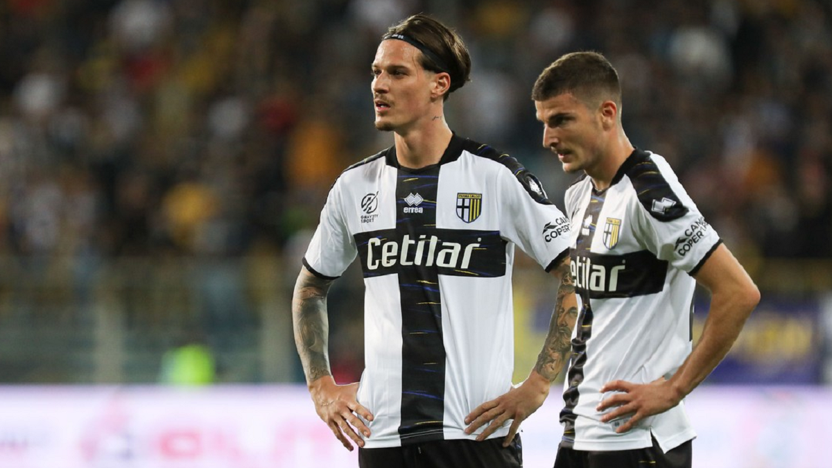 Parma, aproape să transfere un alt român! Jucătorul care ar putea deveni coleg cu Dennis Man şi Valentin Mihăilă