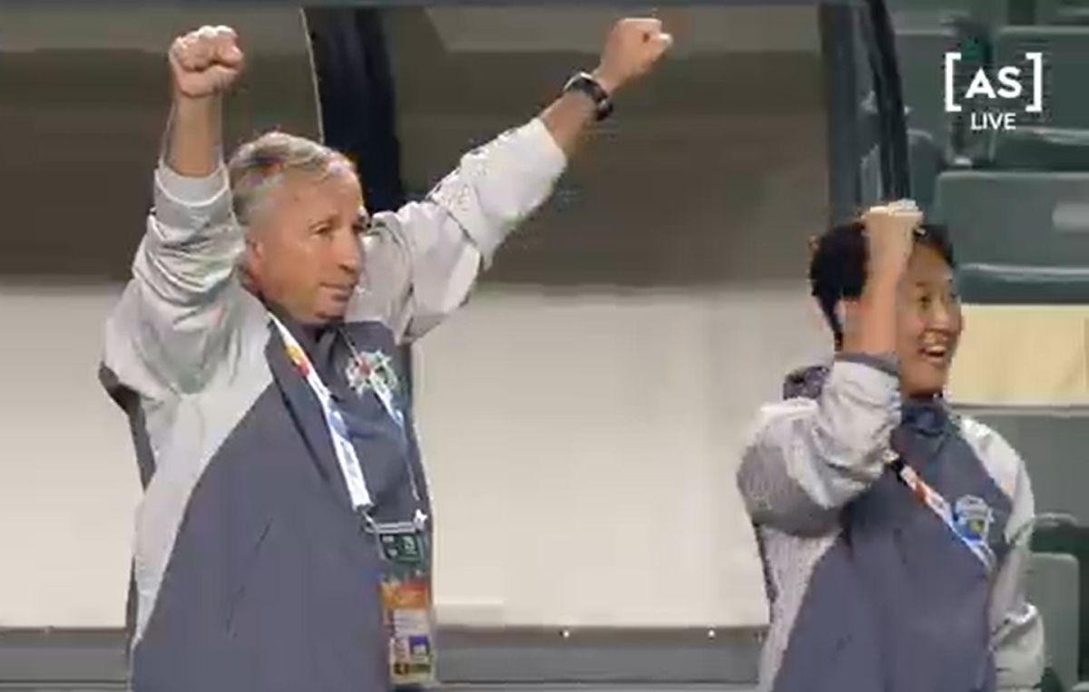 Bucuria lui Dan Petrescu după ce echipa lui a deschis rapid scorul în meciul Kitchee - Jeonbuk