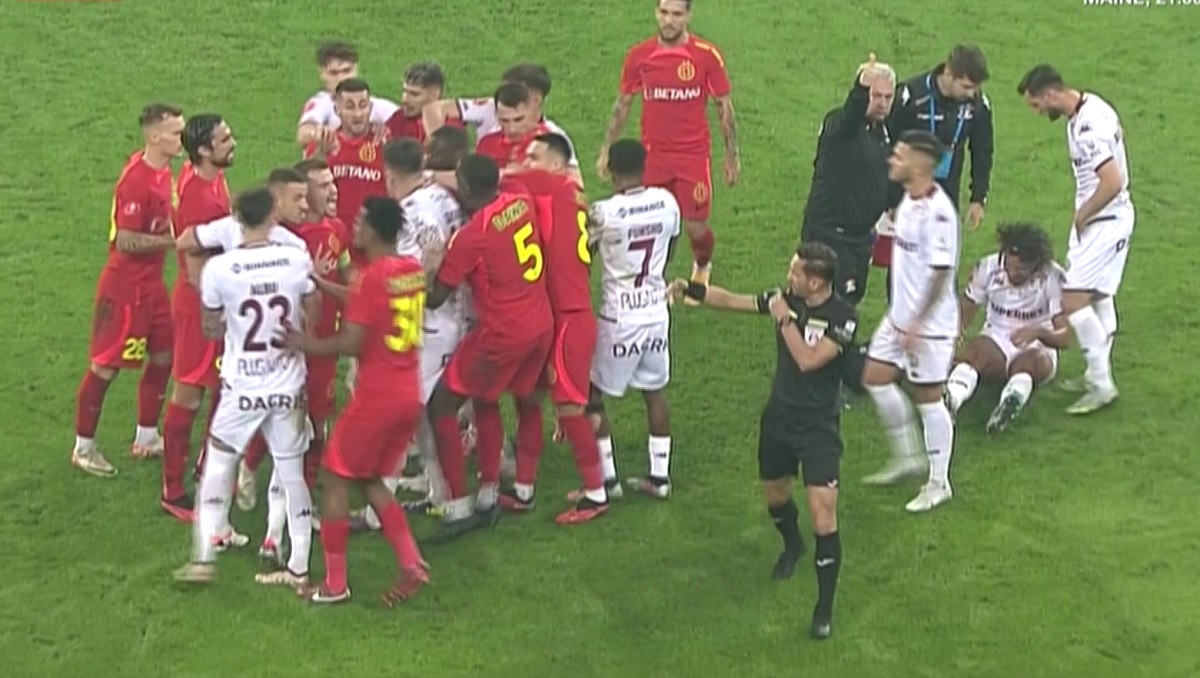 Incidente în derby-ul FCSB – Rapid, după o intrare dură a lui Ovidiu Popescu la Jayson Papeau! Ce a decis Sebastian Colţescu