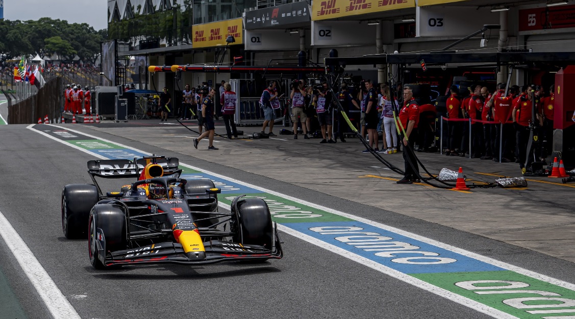 Max Verstappen va pleca din pole position la Marele Premiu al Braziliei