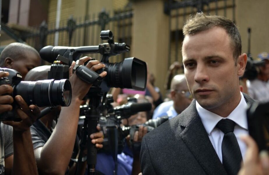 Oscar Pistorius poate fi eliberat condiţionat, după ce a fost condamnat în 2014 pentru uciderea iubitei Reeva Steenkamp