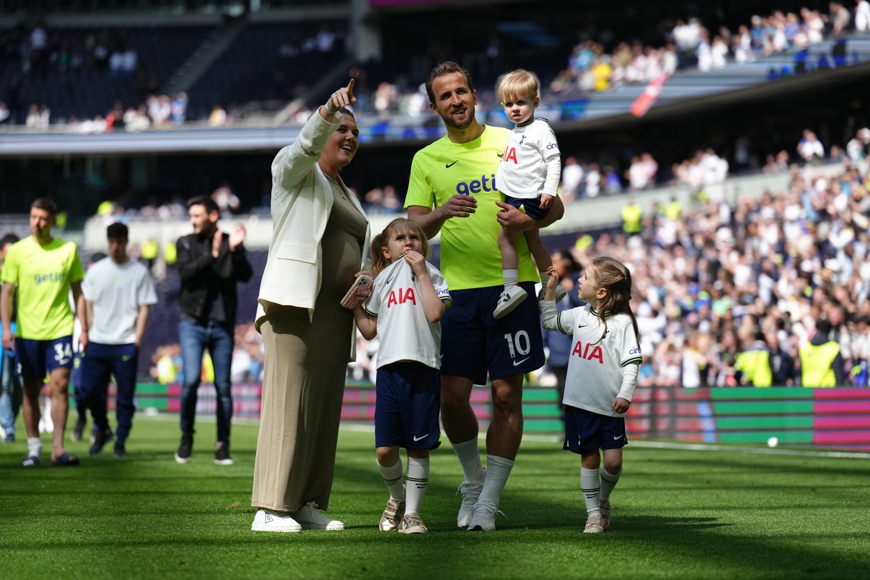 Tottenham Hotspur's Harry Kane, wife Katie Goodland and family in a lap of honour following the Premier League match at the Tottenham Hotspur Stadium, London. Picture date: Saturday May 20, 2023.,Image: 777684410, License: Rights-managed, Restrictions: EDITORIAL USE ONLY No use with unauthorised audio, video, data, fixture lists, club/league logos or 