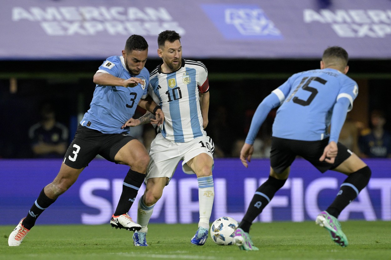 Uruguay's defender Sebastian Caceres (L) and Argentina's forward Lionel Messi fight for the ball during the 2026 FIFA World Cup South American qualification football match between Argentina and Uruguay at La Bombonera stadium in Buenos Aires on November 16, 2023.,Image: 822538023, License: Rights-managed, Restrictions: , Model Release: no
