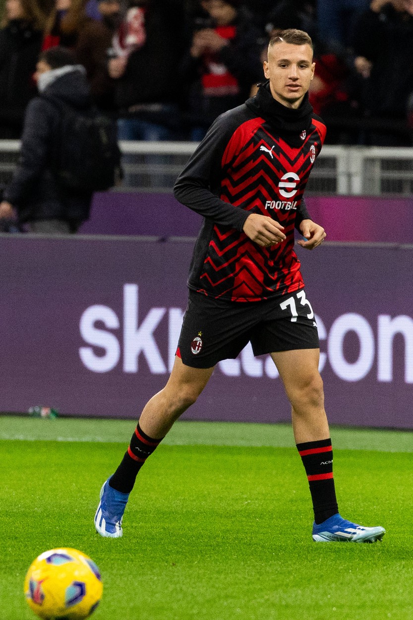 Francesco Camarda seen in action during the Serie A football match between AC Milan and ACF Fiorentina at Giuseppe Meazza Stadium. Final scores; Milan 1-0 Fiorentina. - Mairo Cinquetti / SOPA Images//SOPAIMAGES_SOPA018429/Credit:SOPA Images/SIPA/2311261056,Image: 824384110, License: Rights-managed, Restrictions: , Model Release: no