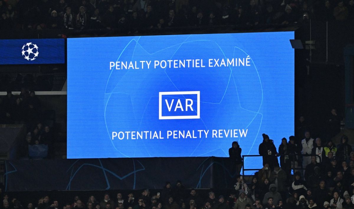 Schimbare radicală în lumea fotbalului! UEFA modifică regula henţului după un scandal din Liga Campionilor!