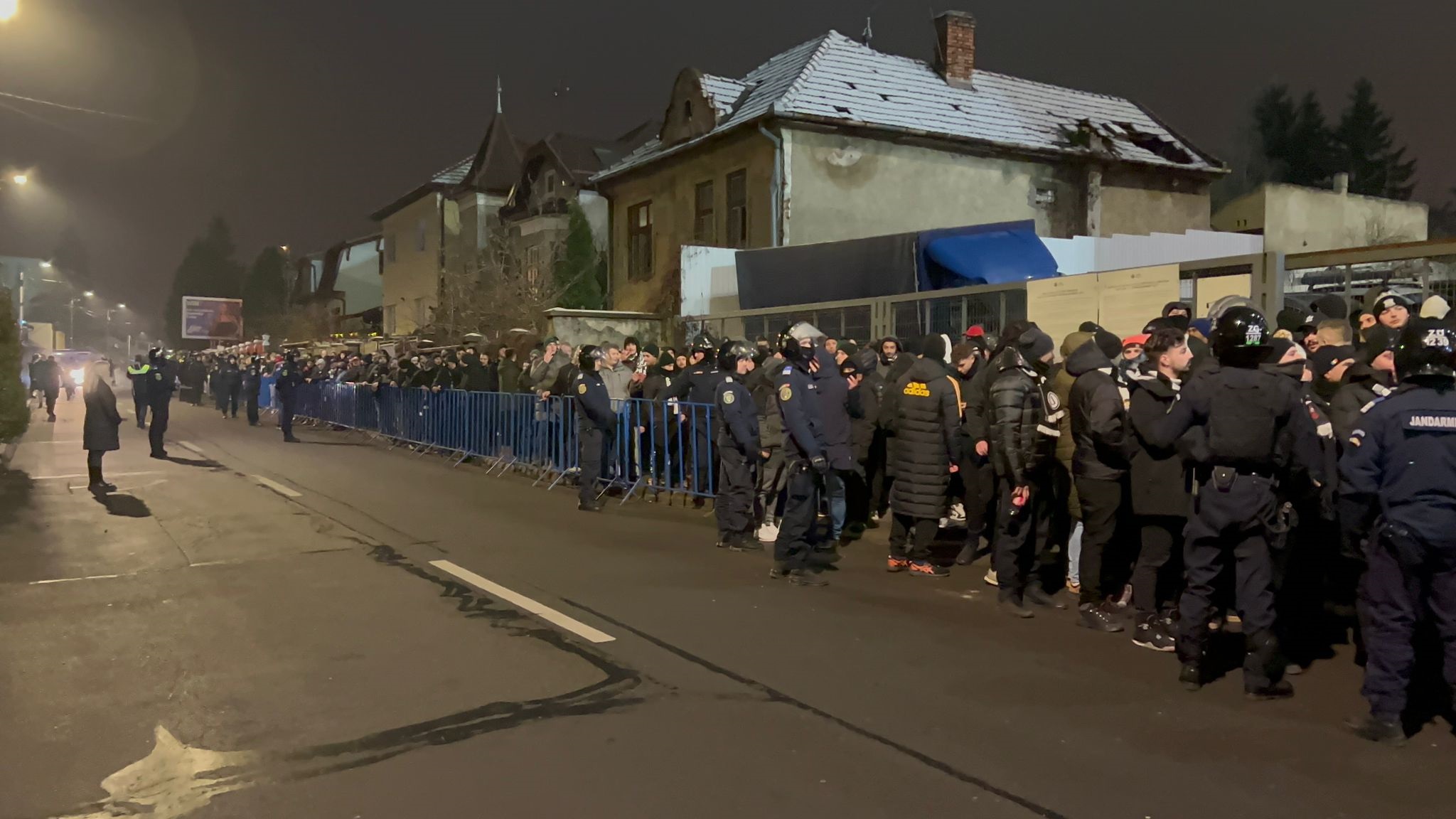 Fanii lui U Cluj refuză să intre în stadion