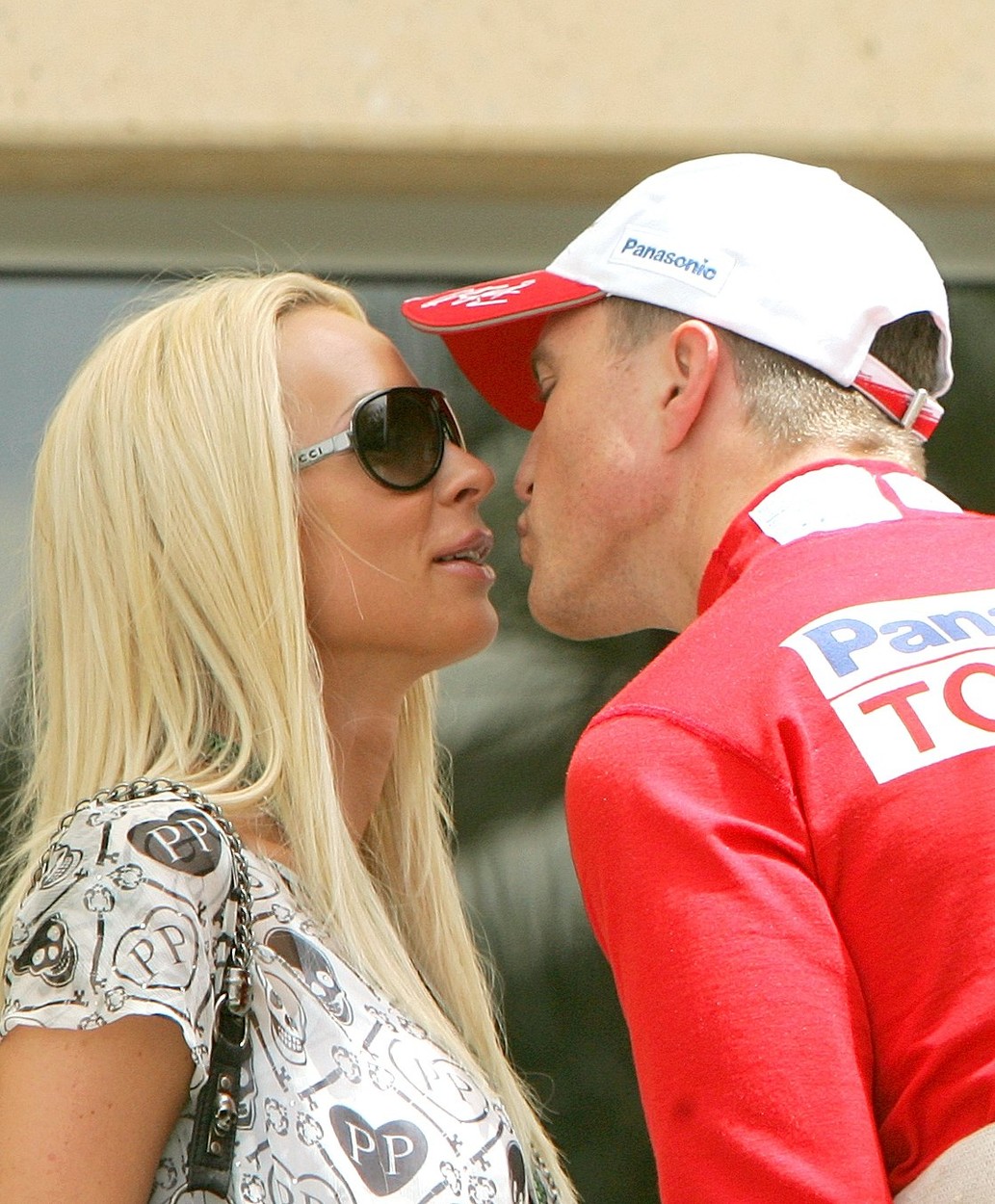 German Formula One driver Ralf Schumacher (R) of Toyota Racing kisses his wife Cora in the paddock after the third practice session at the Sakhir circuit near Manama, Bahrain, Saturday 14 April 2007. The 2007 Formula 1 Bahrain Grand Prix will take place on Sunday, 15 April. Photo: CARMEN JASPERSEN,Image: 678119085, License: Rights-managed, Restrictions: , Model Release: no