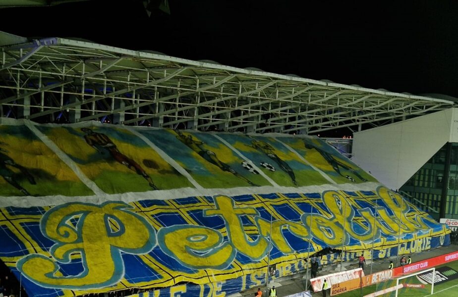 Scenografii impresionante la derby-ul Petrolul – Rapid. Atmosferă incediară pe stadionul „Ilie Oană”