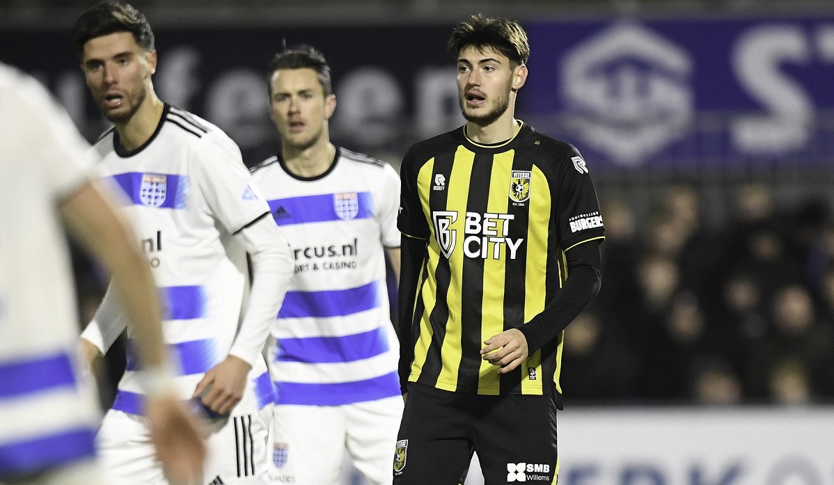 Adrian Mazilu a debutat la Vitesse