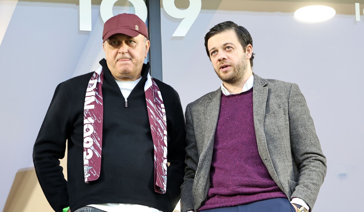Dan Şucu şi Victor Angelescu, în timpul unui meci
