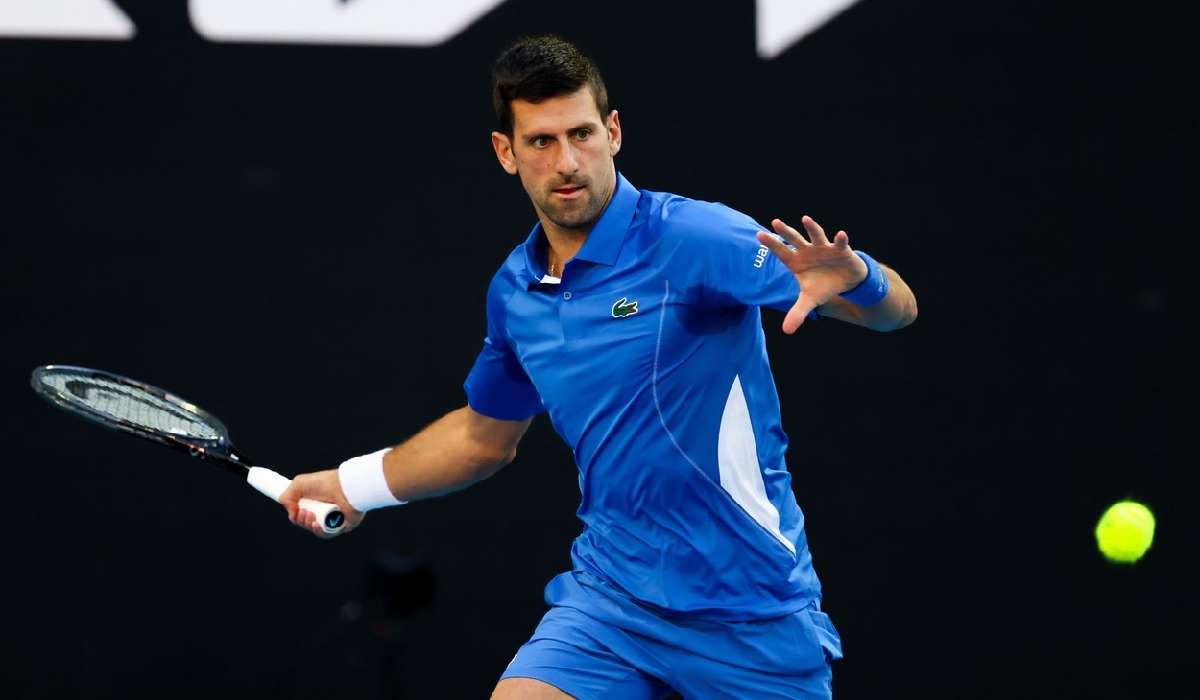 Novak Djokovic, în timpul unui meci demonstrativ, la Melbourne