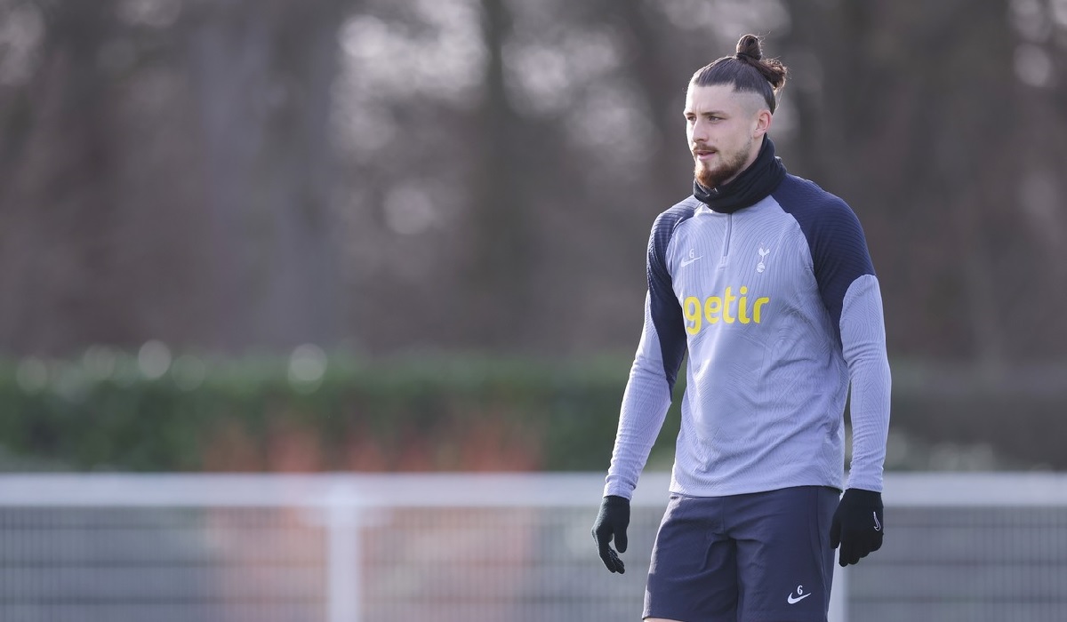 Radu Drăguşin l-a impresionat pe Ange Postecoglou, înainte de Tottenham – Manchester City: „Se află într-o poziţie foarte bună”