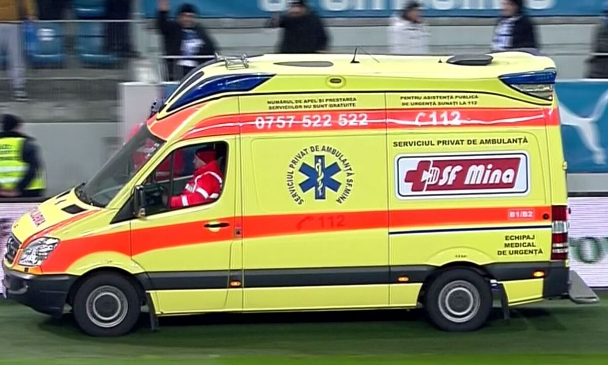 Momente de groază în derby-ul Universitatea Craiova – FCSB! Un suporter rănit a fost luat cu Ambulanţa! Ce s-a întâmplat