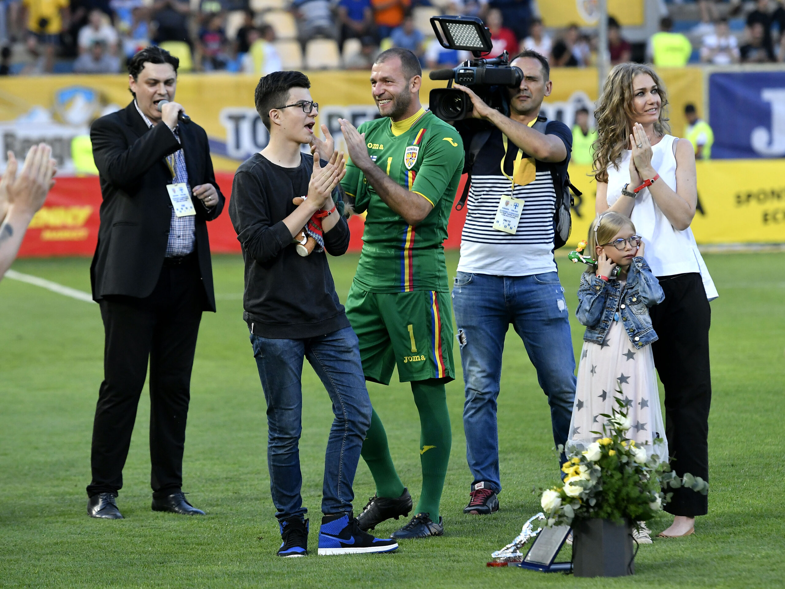 Bogdan Lobont alaturi de familie in meciul amical de fotbal dintre Romania si Finlanda, desfasurat pe stadionul Ilie Oana din Ploiesti, marti 5 iunie 2018. © FOTO Razvan Pasarica/SPORT PICTURES