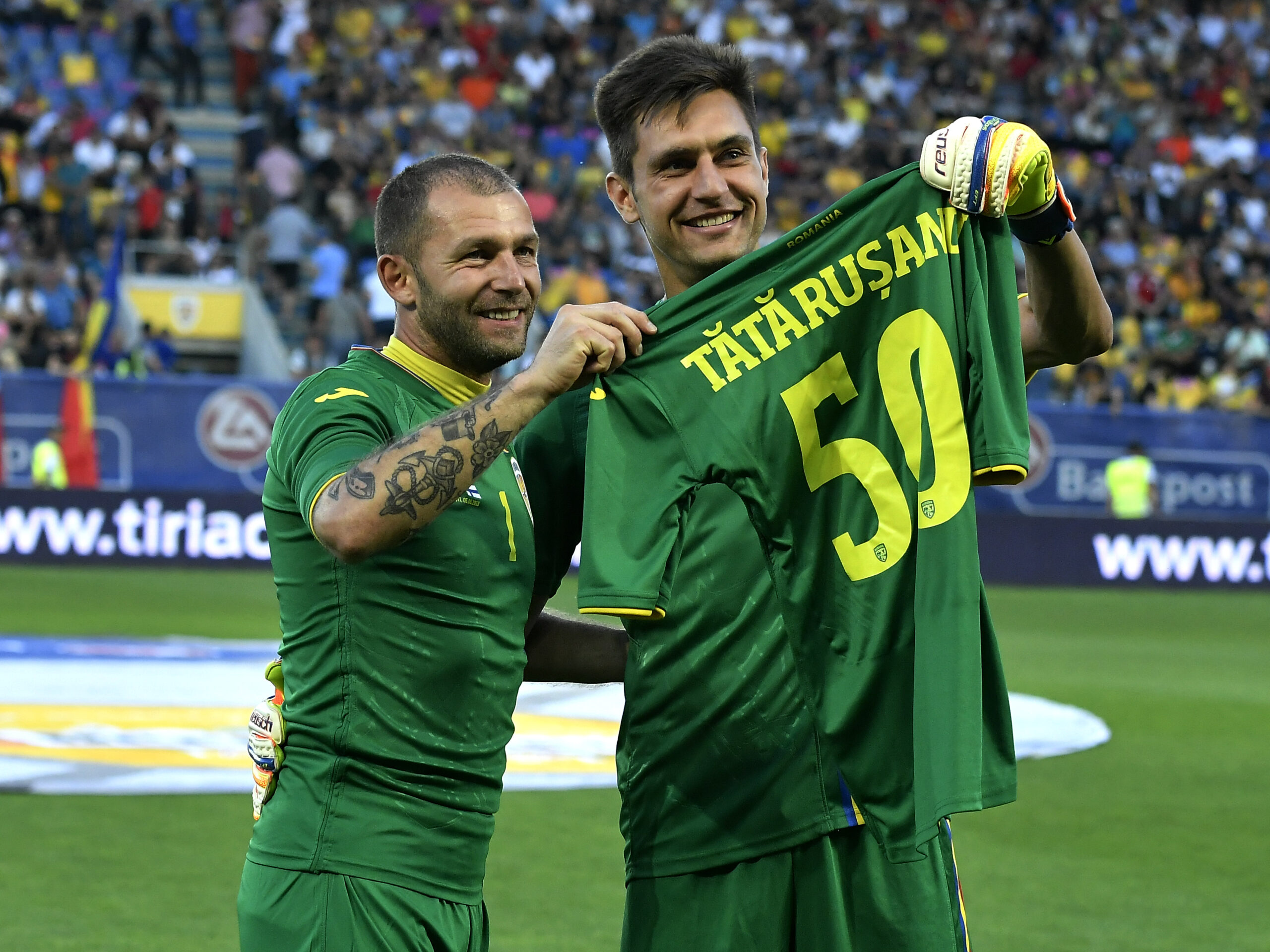 Bogdan Lobont si Ciprian Tatarusanu in meciul amical de fotbal dintre Romania si Finlanda, desfasurat pe stadionul Ilie Oana din Ploiesti, marti 5 iunie 2018. © FOTO Razvan Pasarica/SPORT PICTURES