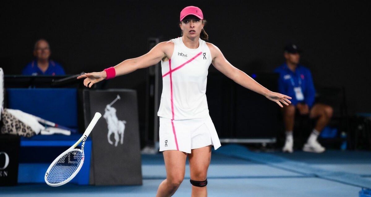 Iga Swiatek, în turul 3 de la Australian Open 2024. A revenit de la 1-4 în decisiv. Adversara ei şi-a anunţat retragerea