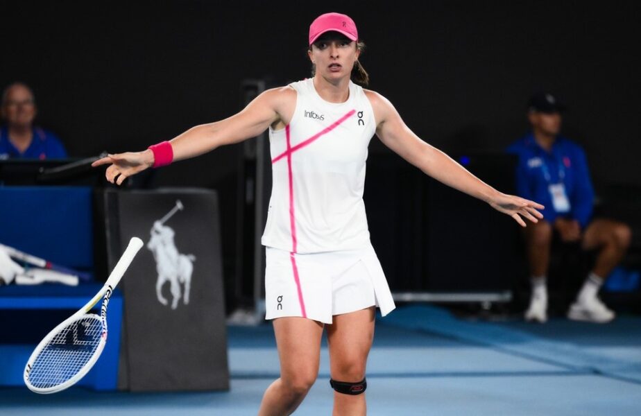Iga Swiatek, în turul 3 de la Australian Open 2024. A revenit de la 1-4 în decisiv. Adversara ei şi-a anunţat retragerea