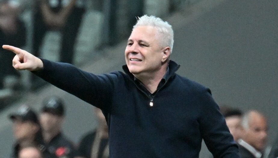 Marius Șumudică, val de ironii la conferința de presă după meciul cu Fenerbahce: „Parcă ar fi cucerit Liga Campionilor”
