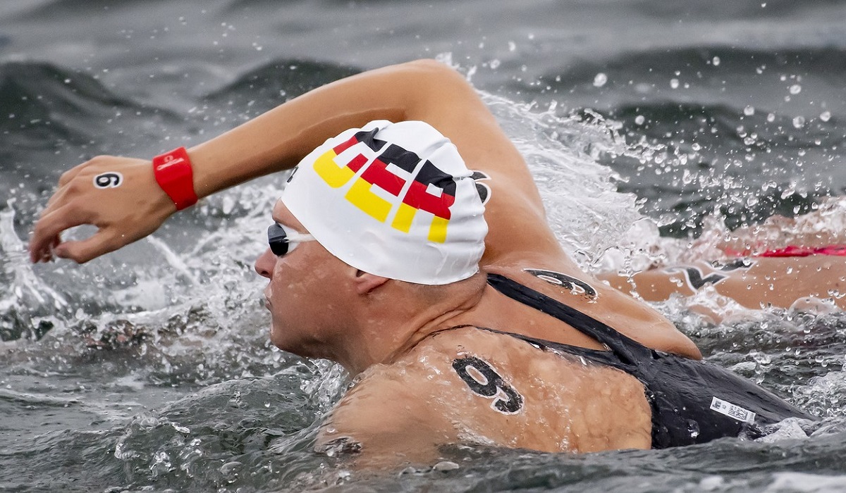 Doi germani au doborât recorduri mondiale la Campionatul European de înot în ape înghețate