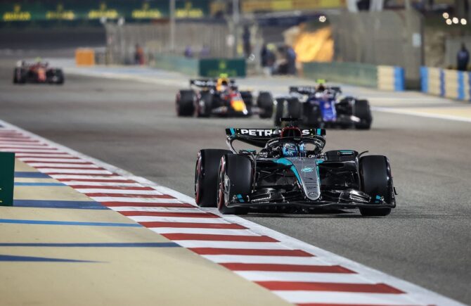 George Russell avertizează, după ce Mercedes a dominat a doua sesiune de antrenamente în Bahrain: „Să nu ne lăsăm duşi de val”