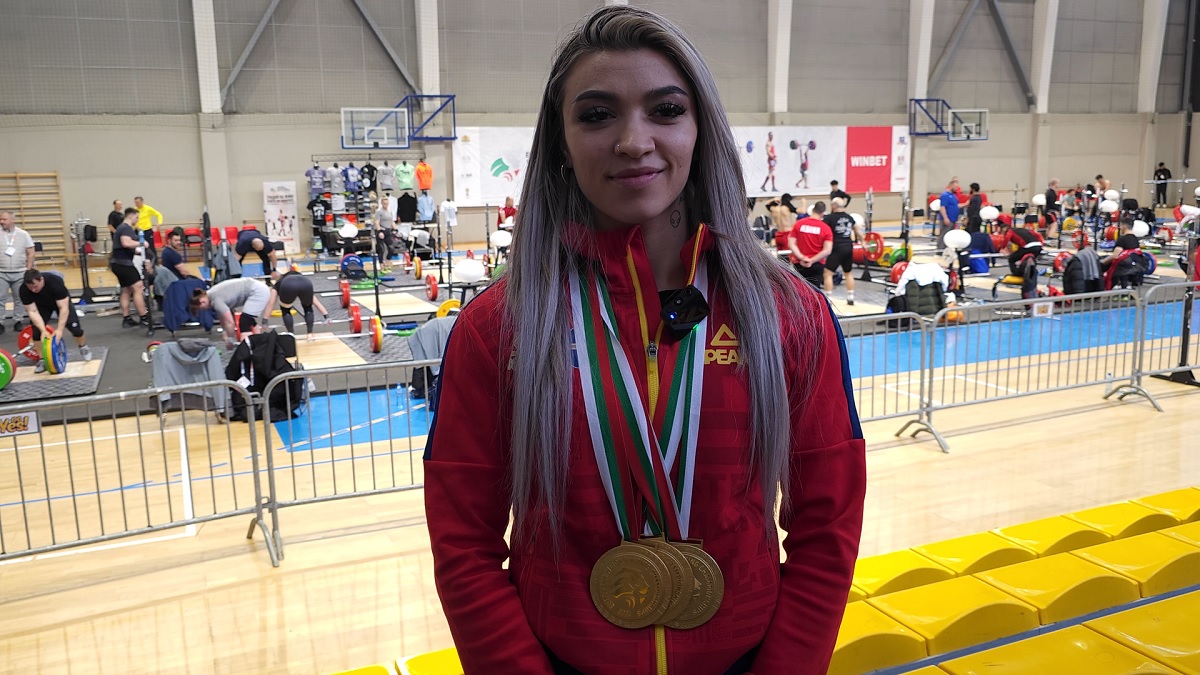 „Am avut lacrimi în ochi! Mihaela Cambei, copleşită de emoţii după cele 3 medalii de aur: „Vreau şi una olimpică!