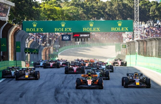 Antrenamentele pentru prima cursă de Formula 1 a anului încep joi, exclusiv în AntenaPLAY. Marea cursă e sâmbătă pe Antena 1