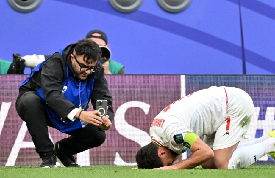 Imagini memorabile la Cupa Asiei: jucătorii Iranului au plâns în hohote după ce au eliminat miraculos Japonia