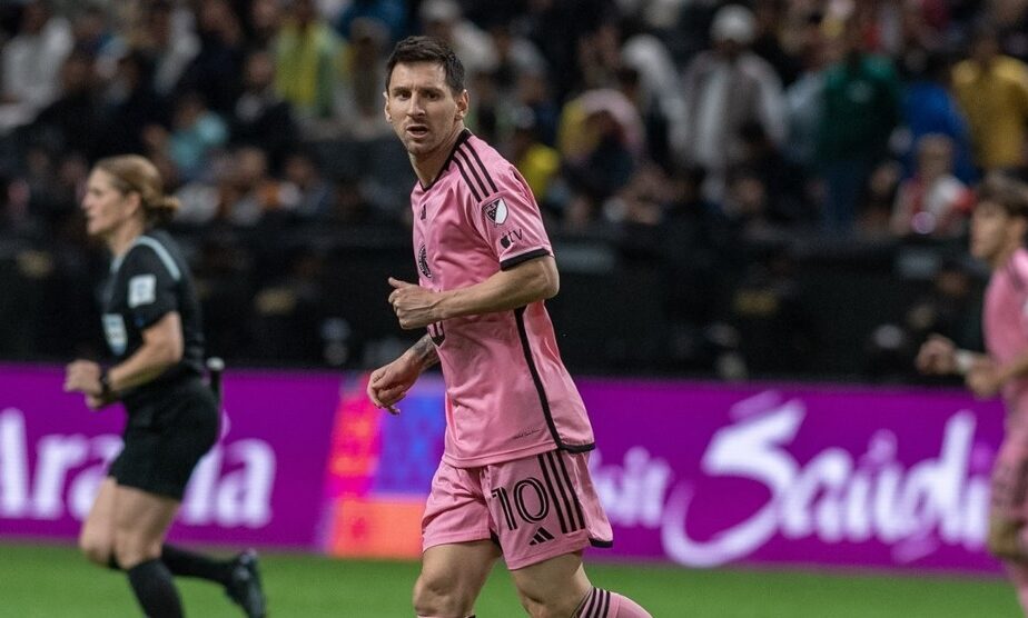 Gestul incredibil făcut de arabi în momentul în care Lionel Messi a intrat pe teren, în timpul umilinţei cu Al-Nassr