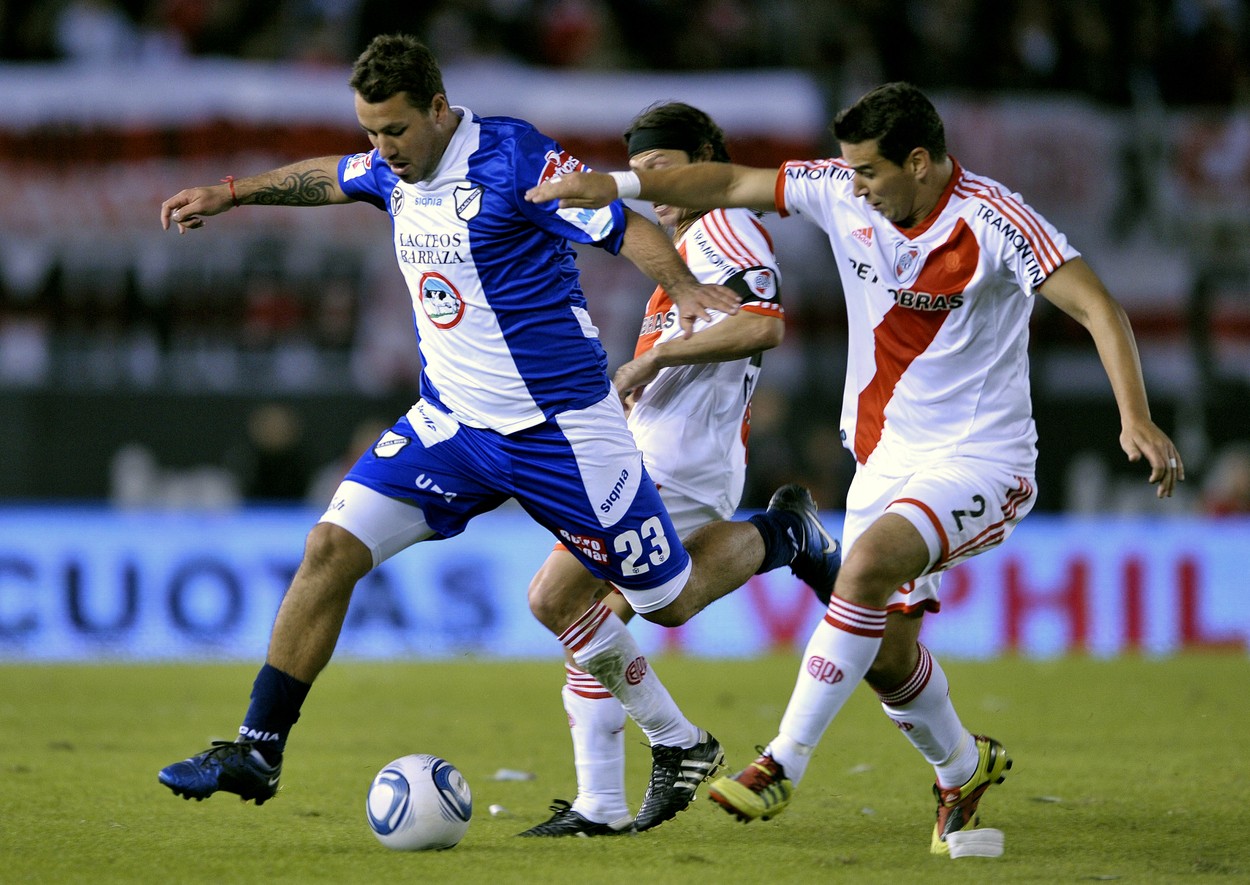 All Boys' forward Cristian Fabbiani (L) vies for the ball past River Plate's defender Alexis Ferrero (R) and midfielder Matias Almeyda, during Argentina's First Division football match, at the Monumental stadium, in Buenos Aires, on May 8, 2011.,Image: 93750563, License: Rights-managed, Restrictions: , Model Release: no