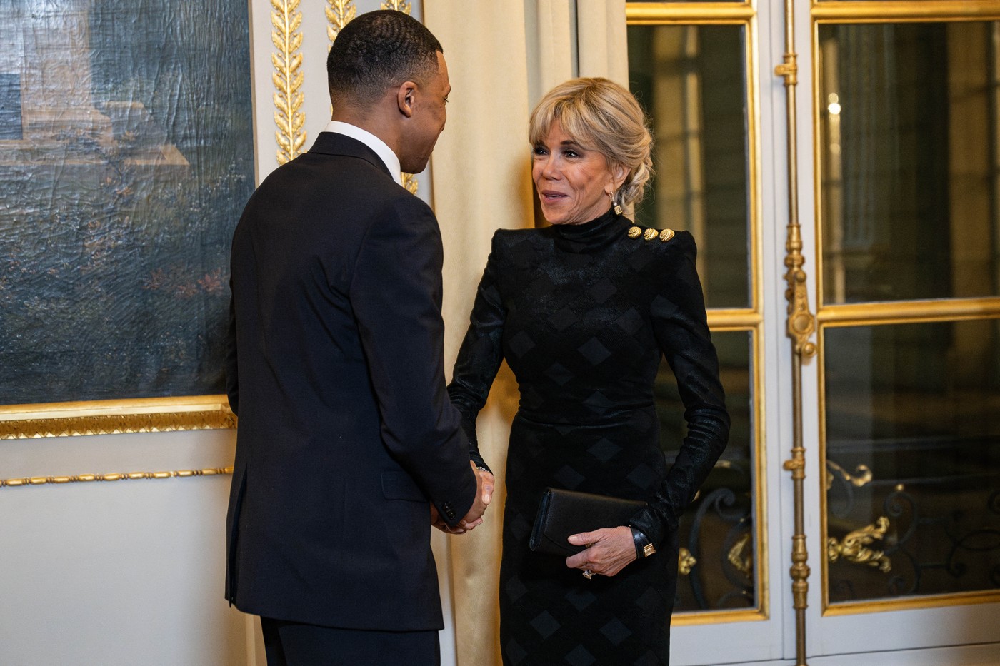 Kylian Mbappé, Brigitte Macron - Le président Emmanuel Macron et l'émir du Qatar accueillent les invités au dîner d'état en l'honneur de l'émir au palais de l'Elysée à Paris le 27 février 2024. © Eric Tschaen / Pool / Bestimage President Emmanuel Macron and the Emir of Qatar welcome guests to the state dinner in honour of the Emir at the Elysée Palace in Paris on 27 February 2024.,Image: 851736273, License: Rights-managed, Restrictions: , Model Release: no