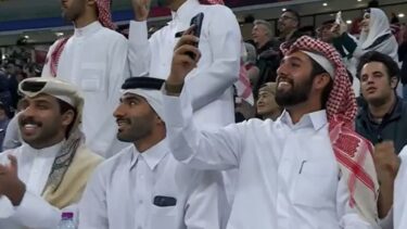 Prinţii din Qatar au scos telefoanele să filmeze! Ce s-a întâmplat în timpul meciului Qatar - Uzbekistan