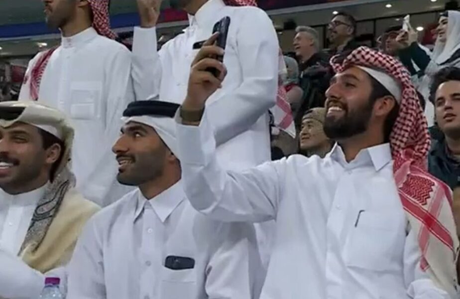 Prinţii din Qatar au scos telefoanele să filmeze! Ce s-a întâmplat în timpul meciului Qatar – Uzbekistan, transmis în AntenaPLAY