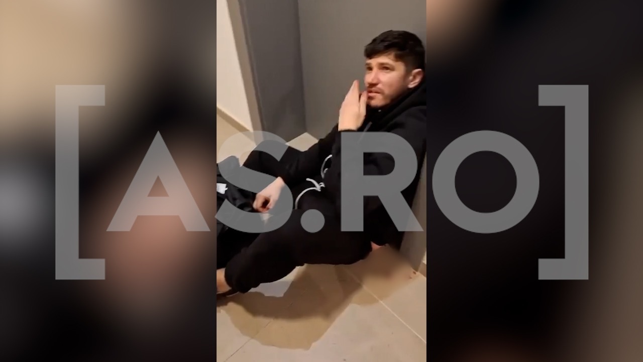 Imagini tulburătoare cu Cristi Tănase. Fostul jucător de la FCSB, găsit pe jos, în faţa unei uşi