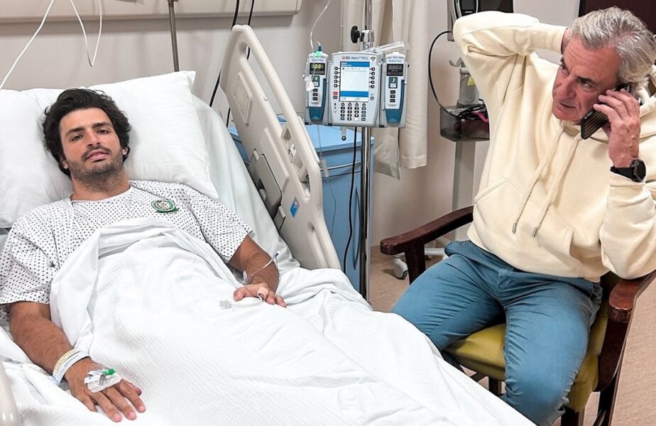 Carlos Sainz, mesaj savuros de pe patul de spital: „Sainz – Apendicită 2-0”. Spaniolul a recreat poza făcută de tatăl său