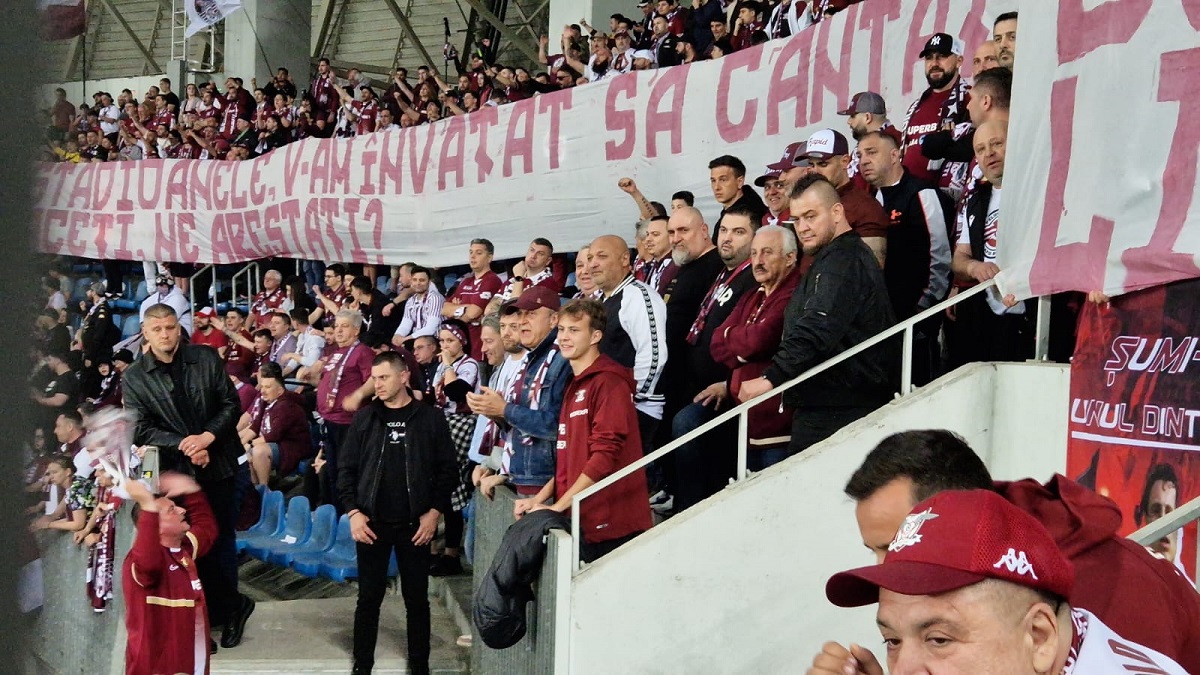 Dan Şucu, „ultras în timpul derby-ului Universitatea Craiova – Rapid! Imagini unice cu patronul giuleştenilor în peluză