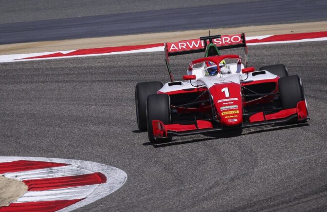 Cursa din Formula 3™ a Marelui Premiu al Bahrainului, ACUM, în AntenaPLAY. Dino Beganovic a plecat din pole-position