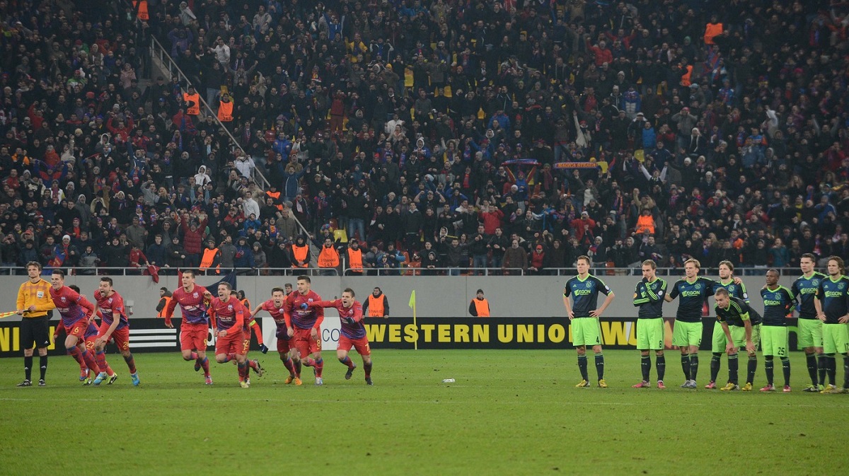 FOTO | S-a reunit generația FCSB-ului care trecea de Ajax și o învingea pe Chelsea! Reacția unui fan: Nea Gigi a făcut poza?”