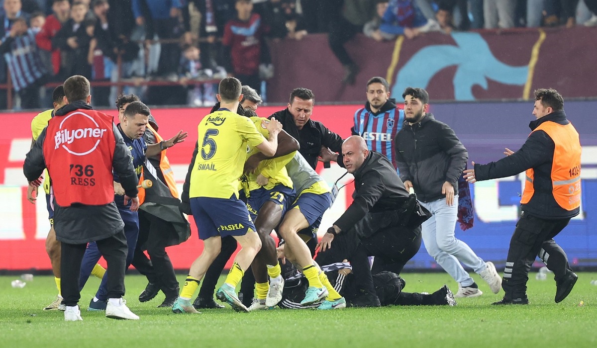 Fenerbahce vrea să se retragă din campionatul Turciei
