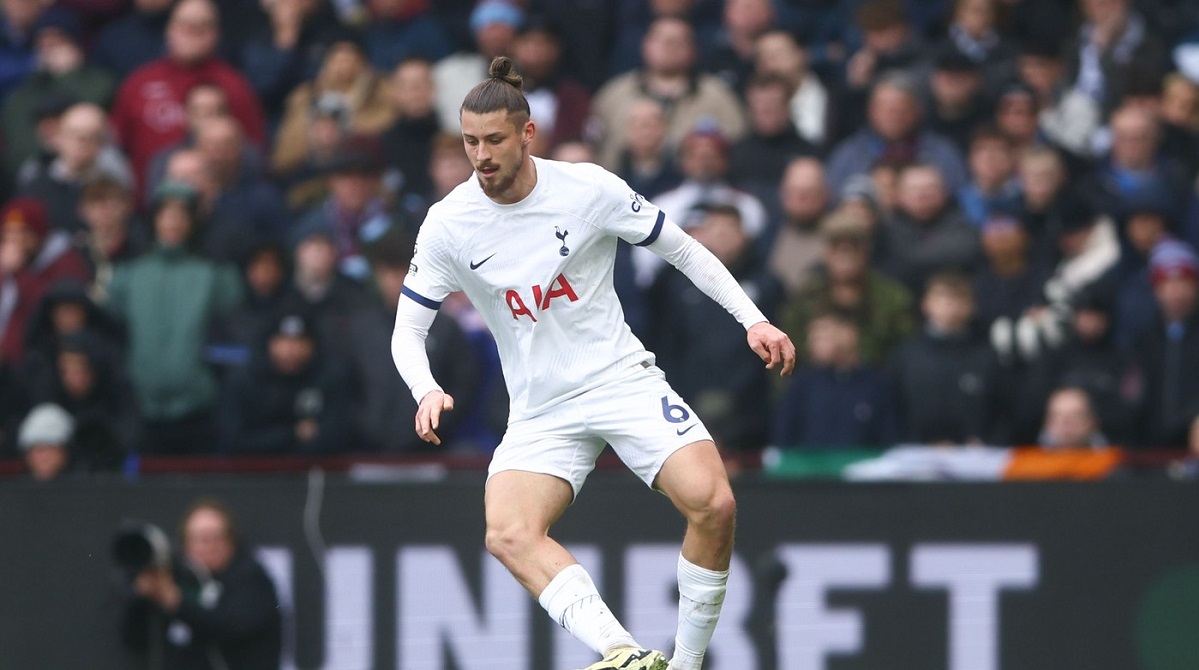 Radu Drăgușin i-a cucerit pe fanii lui Tottenham, după ce a jucat în a doua repriză, în 4-0 cu Aston Villa: Performanță de top!”