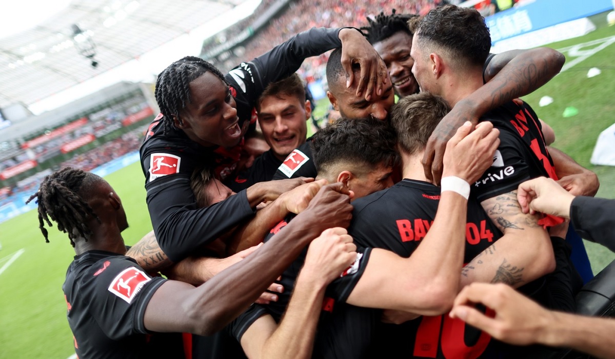 Bayer Leverkusen a câştigat Bundesliga pentru prima oară în istorie! Fanii au invadat terenul înainte de fluierul final