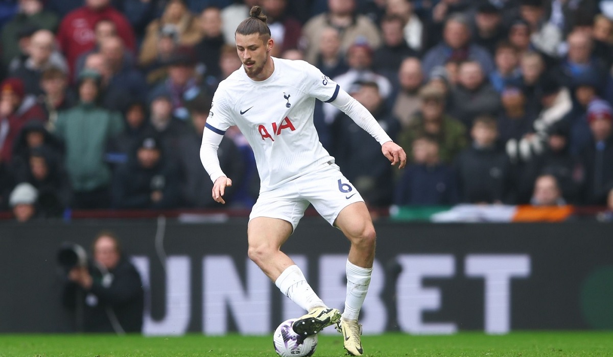 Fanii lui Tottenham, reacţii împărţite după ce Radu Drăguşin a fost titularizat cu Manchester City