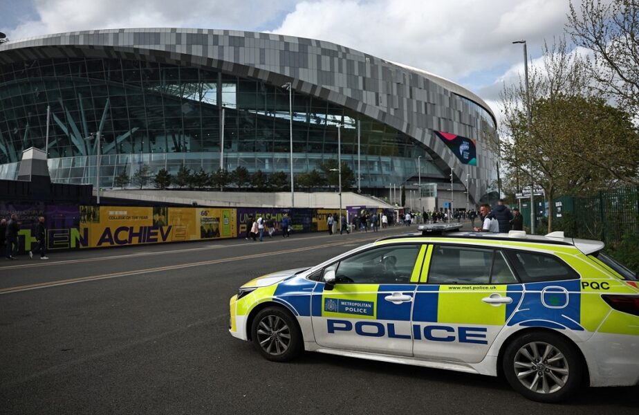 Tragedie înainte de Tottenham – Nottingham Forest! Un om a fost omorât lângă stadionul echipei la care joacă Radu Drăgușin