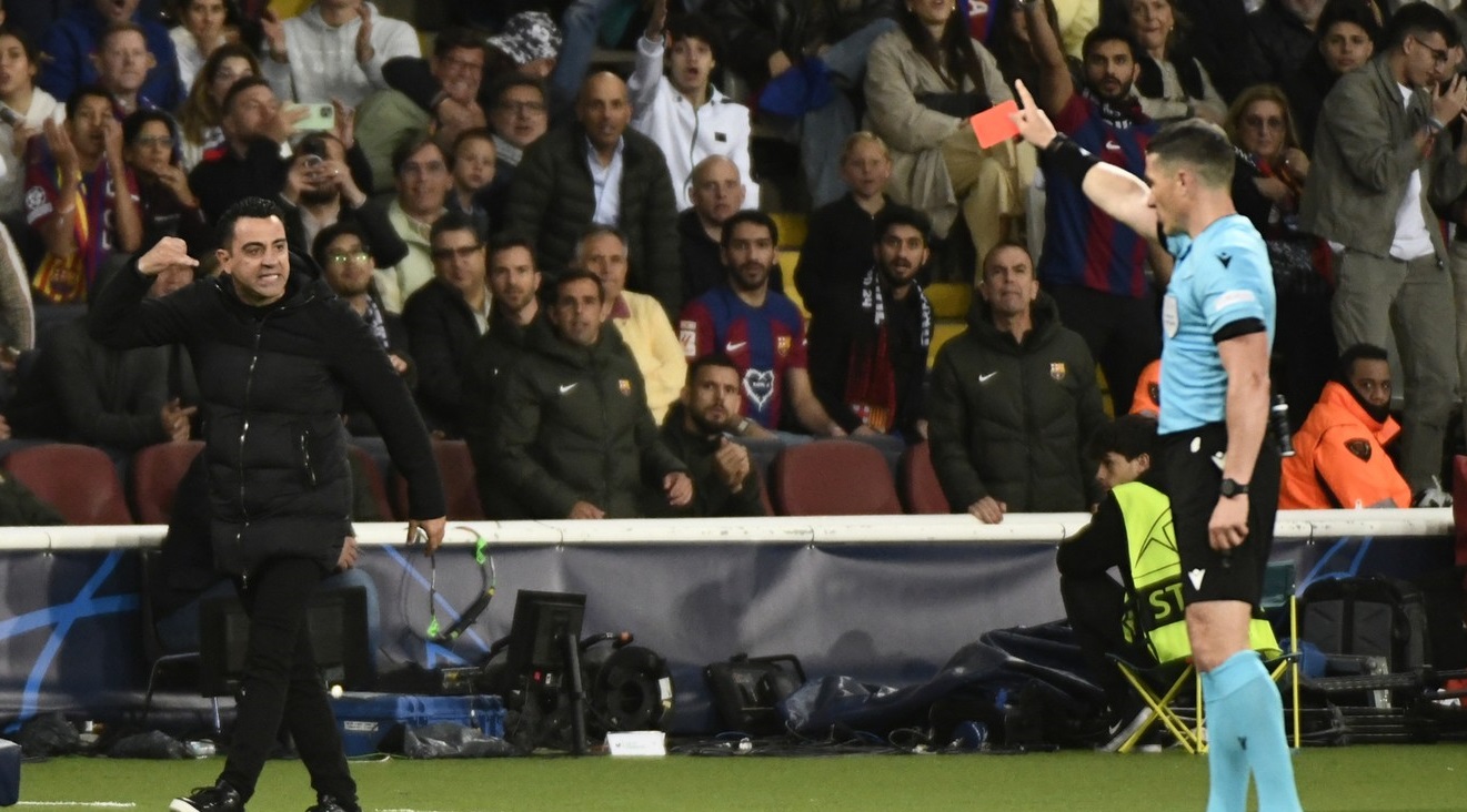 Ce i-a putut spune Xavi lui Istvan Kovacs, la finalul meciului Barcelona - PSG 1-4