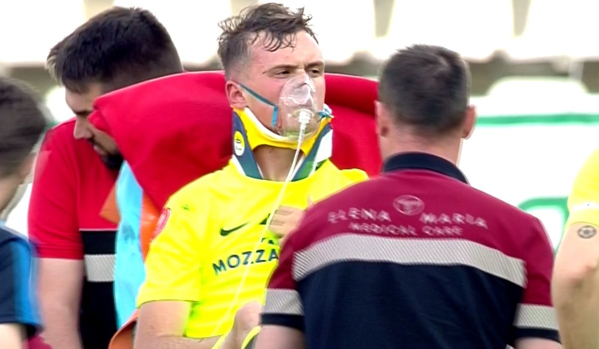 Primele informaţii despre starea lui Luca Mihai, jucătorul lui Poli Iaşi care a ieşit cu masca de oxigen pe faţă de pe teren!